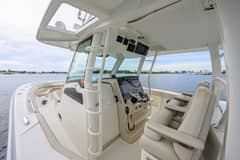 2018 Boston Whaler 380 Outrage photo 4