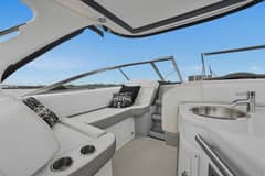 2021 Regal 33 Express photo 7