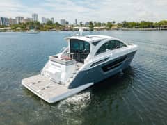 2023 Cruisers Yachts 50 CANTIUS photo 4
