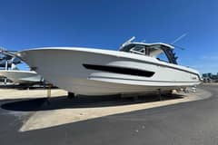 2021 Boston Whaler 420 Outrage "Da Wetta Da Betta" photo 4