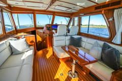 2022 Sabre 48 Salon Express photo 3