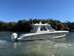 2018 Boston Whaler 350 Realm photo 1