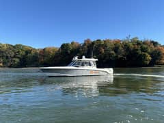 2018 Boston Whaler 350 Realm photo 4