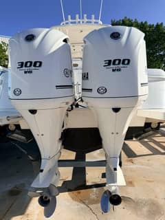 2017 Intrepid 327 Center Console photo 3