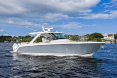 2024 Tiara Yachts 38 LS photo 4