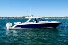 2023 Tiara Yachts 43 LS photo 3