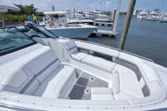 2015 Formula 350 Crossover Bowrider "Ship Faced" photo 8