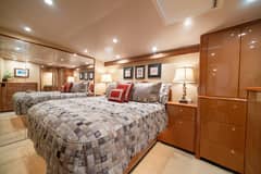 2004 Viking 61 Convertible "Mariah Jean" photo 4