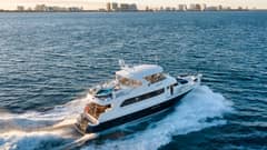 2002 Hatteras CPMY "Vita Brevis" photo 5