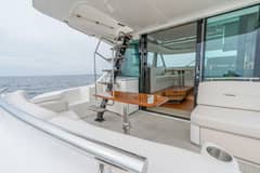 2021 Tiara Yachts 4400 Flybridge photo 7