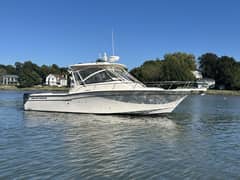 2016 Grady-White 330 Express photo 3