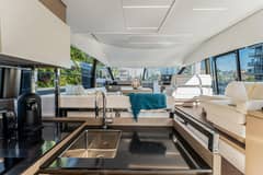 2018 Prestige 520 photo 8