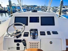 2018 Intrepid 375 Walkaround "Regina Del Mar" photo 4