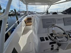 2018 Intrepid 375 Walkaround "Regina Del Mar" photo 7