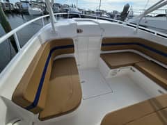 2018 Intrepid 375 Walkaround "Regina Del Mar" photo 9