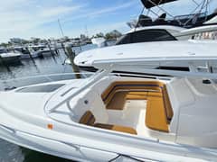 2018 Intrepid 375 Walkaround "Regina Del Mar" photo 2