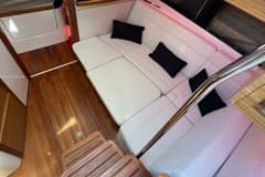2022 Boston Whaler Conquest 405 photo 9