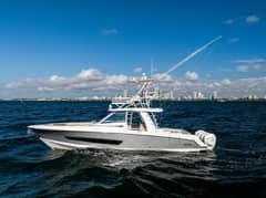 2021 Boston Whaler 420 Outrage "SMOKE SHOW" photo 1