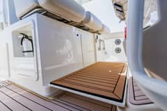 2019 Boston Whaler 380 Outrage photo 9