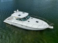 2004 Tiara Yachts 38 Open photo 8