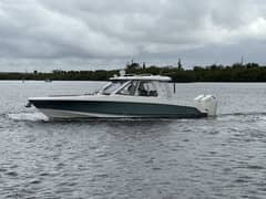 2024 Boston Whaler 380 Realm photo 1
