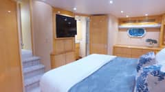 2006 Hatteras 68 Convertible photo 4