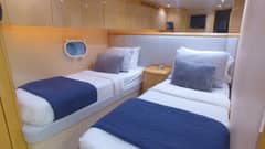 2006 Hatteras 68 Convertible photo 5