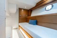 2022 Tiara Yachts 39 Coupe photo 8