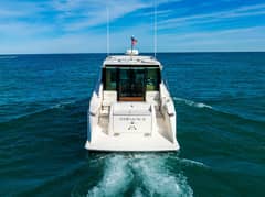 2022 Tiara Yachts 39 Coupe photo 1