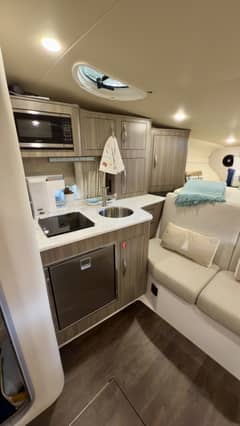2020 Regal 33 Express photo 6