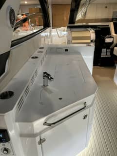 2024 Cruisers Yachts 42 GLS OB photo 7