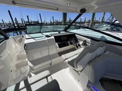 2021 Sea Ray 320 Sundancer photo 3