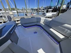 2021 Sea Ray 320 Sundancer photo 2