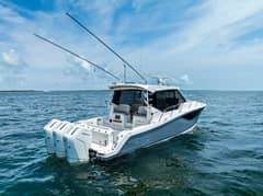 2023 Boston Whaler 405 Conquest photo 6