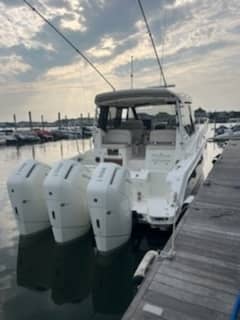 2023 Boston Whaler 405 Conquest photo 2
