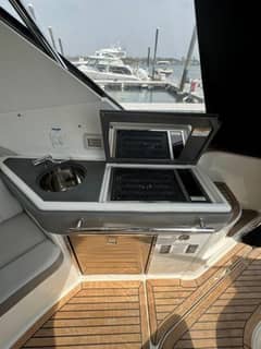 2021 Sea Ray Sundancer 320 Outboard photo 8