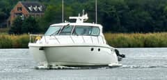 2009 Tiara Yachts Sovran 4300 photo 2