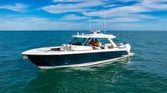 2022 Tiara Yachts 43 LS photo 4