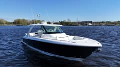 2024 Tiara Yachts 38 LS photo 6