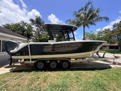 2022 Robalo R302 Center Console photo 9