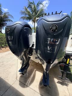 2022 Robalo R302 Center Console photo 8