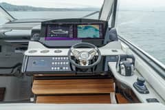 2022 Sea Ray 370 Sundancer photo 3
