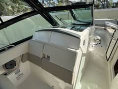 2024 Boston Whaler 320 Vantage photo 9
