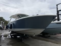 2025 Tiara Yachts 38LS photo 6