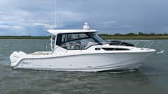 2020 Boston Whaler 325 Conquest photo 2