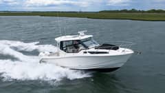 2020 Boston Whaler 325 Conquest photo 4