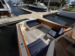 2009 Hinckley Picnic Boat 37 MKIII photo 7