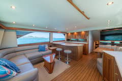 2005 Viking 61 Convertible "Honey Girl" photo 5