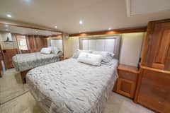 2005 Viking 61 Convertible "Honey Girl" photo 4