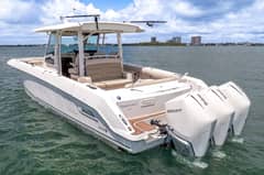 2020 Boston Whaler 380 Outrage photo 9